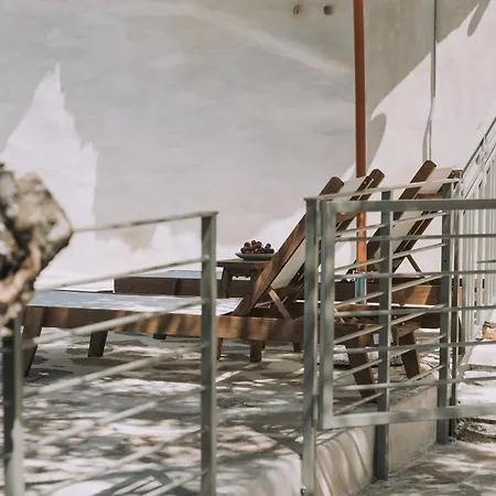 Zos Apartment